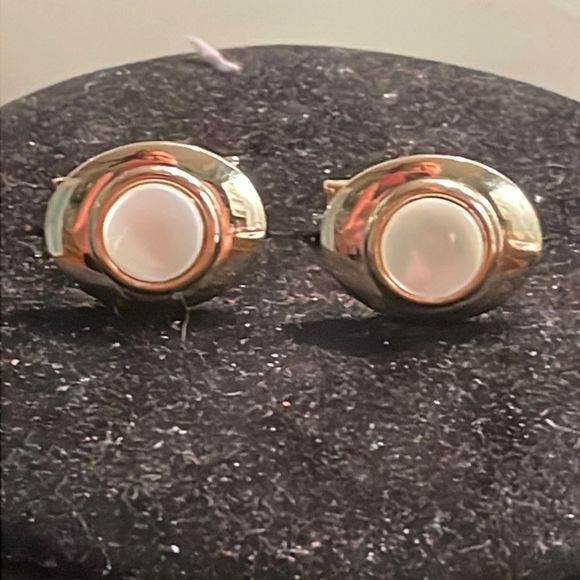 Vintage MCM 1950s oval gold tone & round Mother-of-Pearl whale back cuff links - Picture 1 of 14